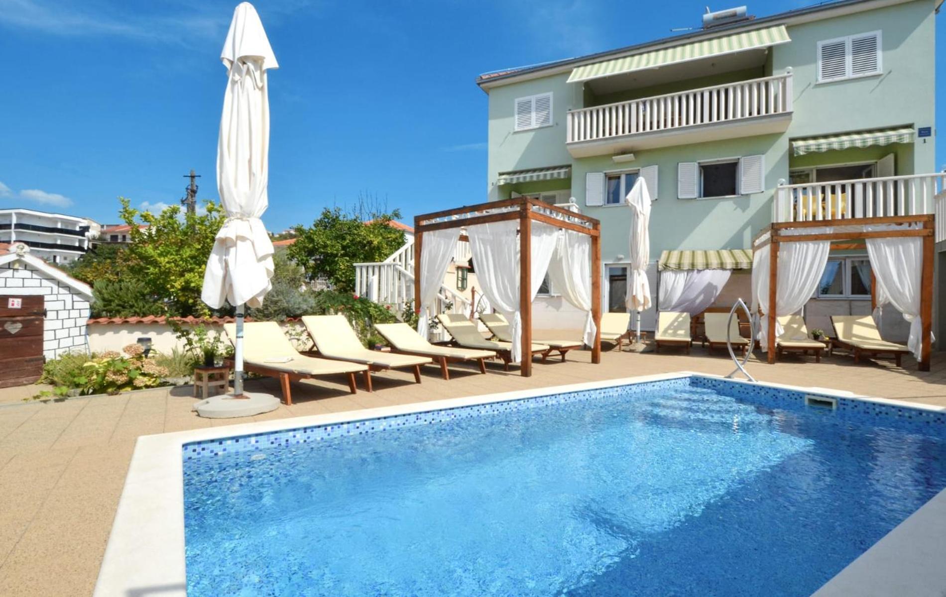 Blue Apartment, Okrug Gornji -